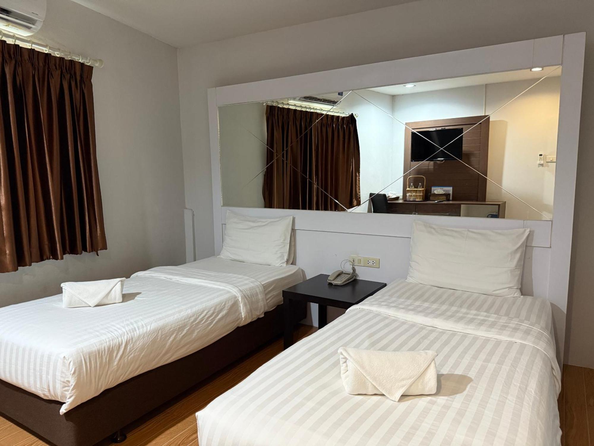Bed By Cruise Hotel At Samakkhi-Tivanont Нонтхабурі Екстер'єр фото