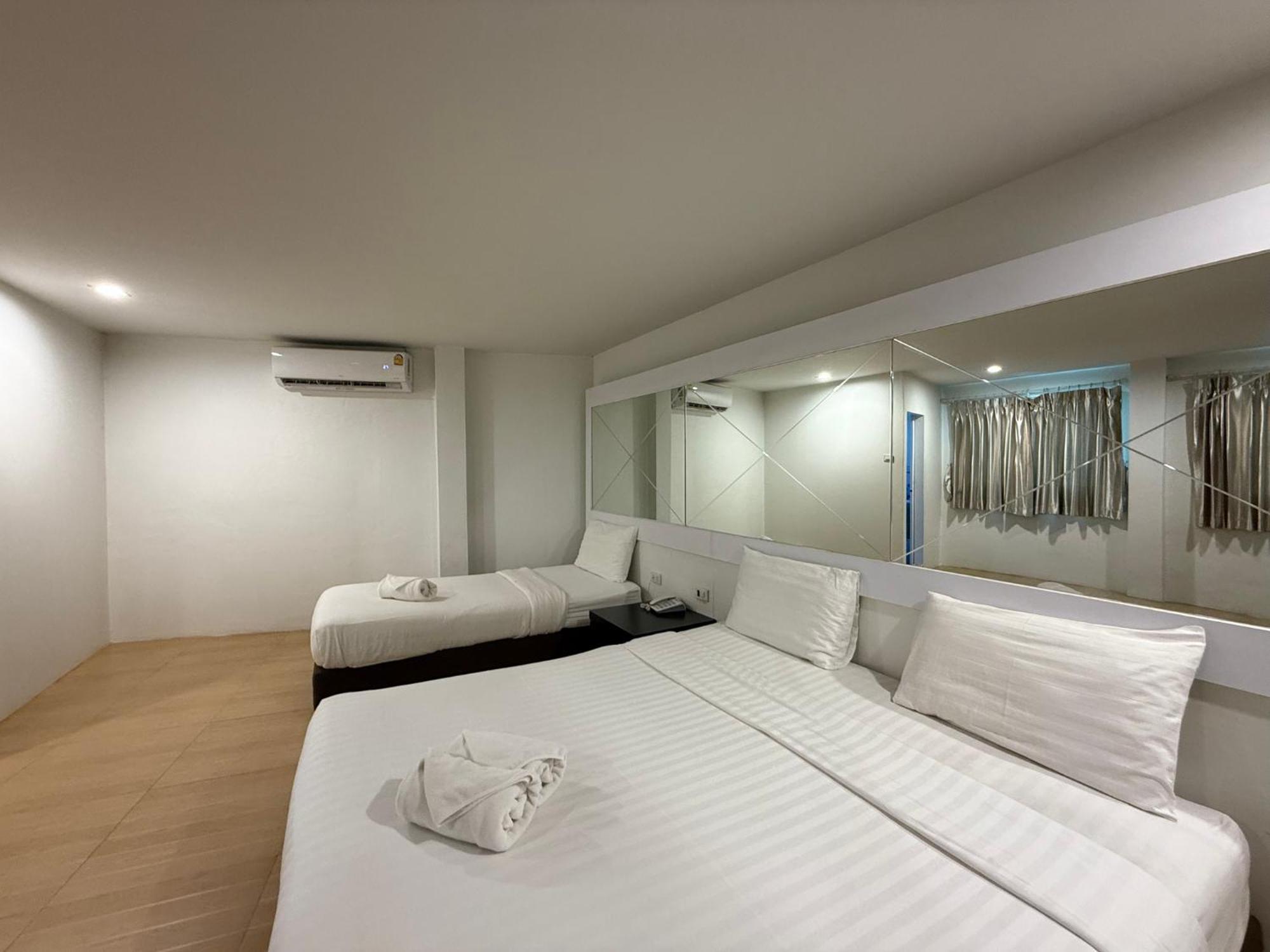 Bed By Cruise Hotel At Samakkhi-Tivanont Нонтхабурі Екстер'єр фото