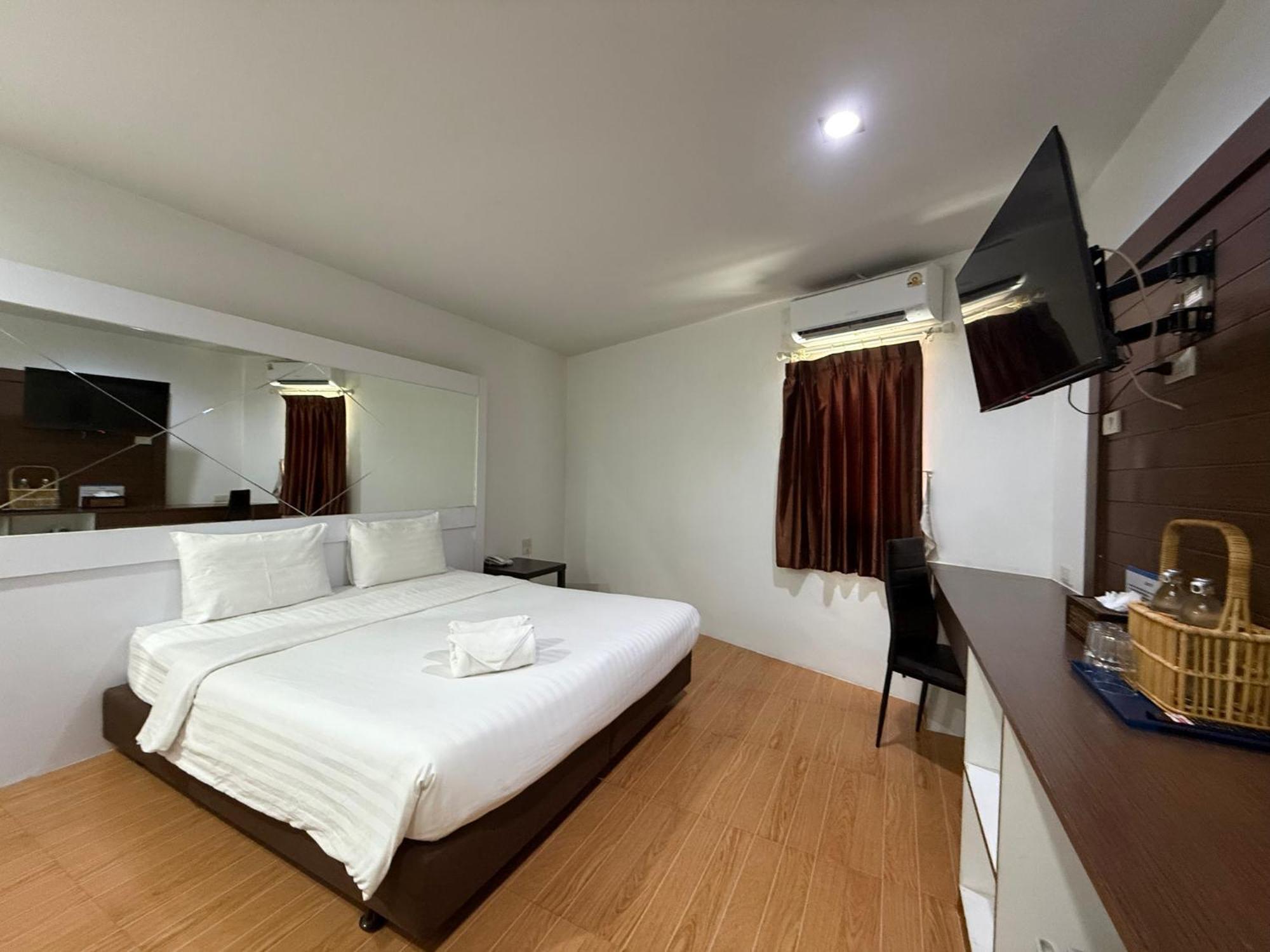 Bed By Cruise Hotel At Samakkhi-Tivanont Нонтхабурі Екстер'єр фото